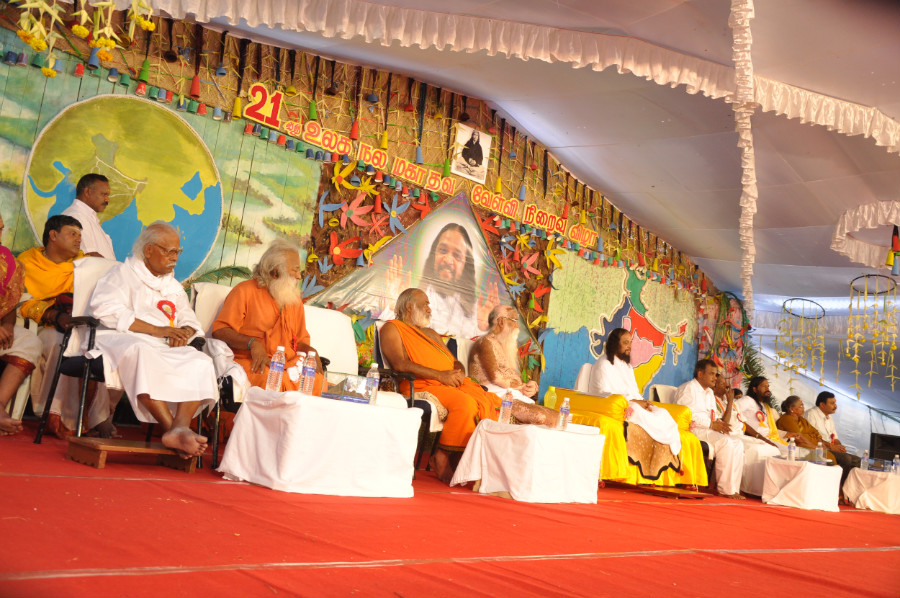 14 Rathinagiri Swami Balamurugan Adimai & Other Swamigal on Stage